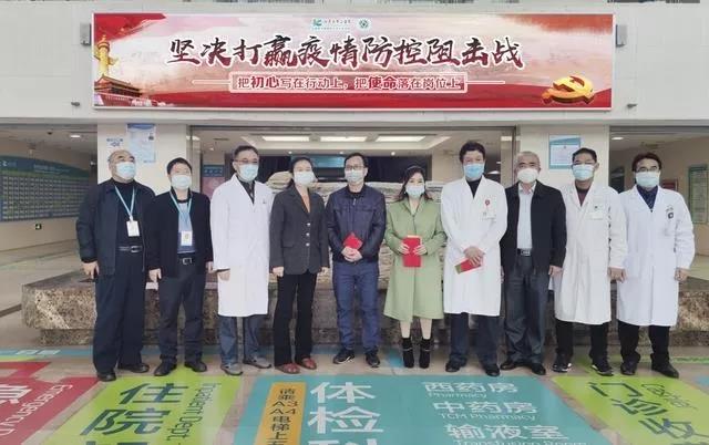 郭丽珍副市长一行到龙岩二院慰问抗疫一线医务人员及家属.jpg